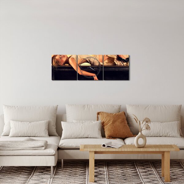 Kép - nő a zongoránál (órával) (90x30 cm)