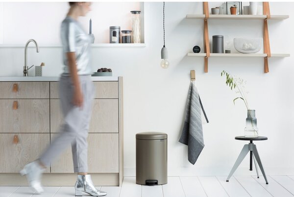 Szürke acél pedálos szemetes 20 l NewIcon – Brabantia
