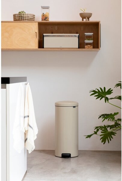 Bézs acél pedálos szemetes 30 l NewIcon – Brabantia