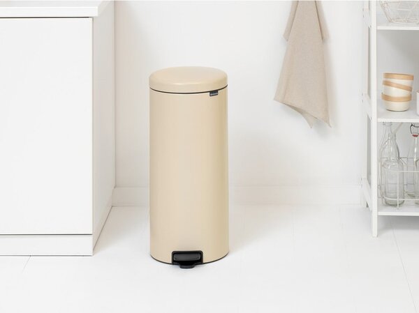 Bézs acél pedálos szemetes 30 l NewIcon – Brabantia