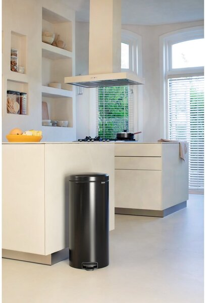 Matt fekete acél pedálos szemetes 30 l NewIcon – Brabantia