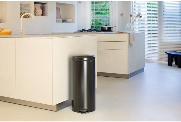 Matt fekete acél pedálos szemetes 30 l NewIcon – Brabantia