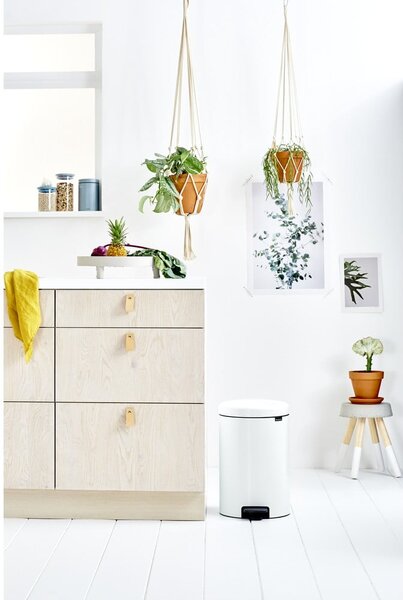 Fehér acél pedálos szemetes 20 l NewIcon – Brabantia