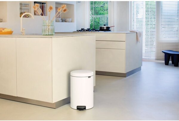 Fehér acél pedálos szemetes 20 l NewIcon – Brabantia