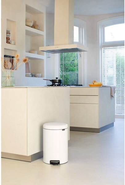 Fehér acél pedálos szemetes 20 l NewIcon – Brabantia