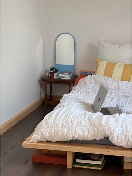 Borovi fenyő franciaágy ágyráccsal 180x200 cm Japan – Karup Design