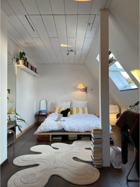 Borovi fenyő franciaágy ágyráccsal 180x200 cm Japan – Karup Design