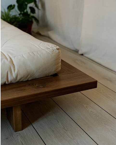 Barna borovi fenyő franciaágy ágyráccsal 180x200 cm Japan – Karup Design