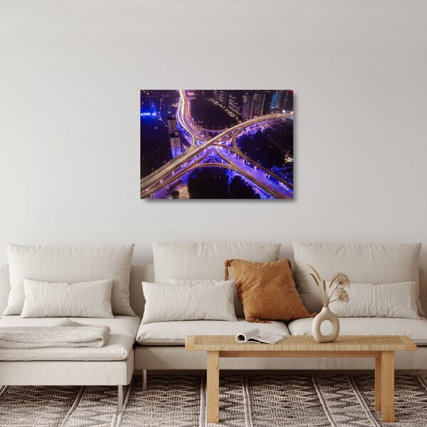 Egy kép egy nagy kereszteződésről éjjel (üvegen) (70x50 cm)