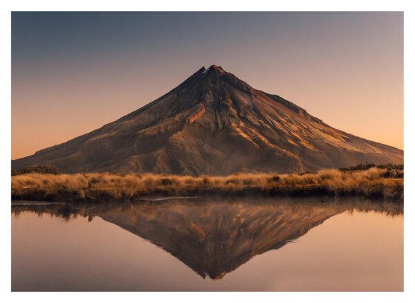 A Mount Taranaki visszaverődése, Új-Zéland (üvegen) (70x50 cm)