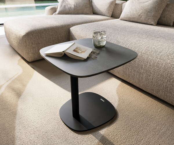 DELIFE Dohányzóasztal Edge hajóformájú 50x50 cm kerámia beton szürke eleny fém fekete