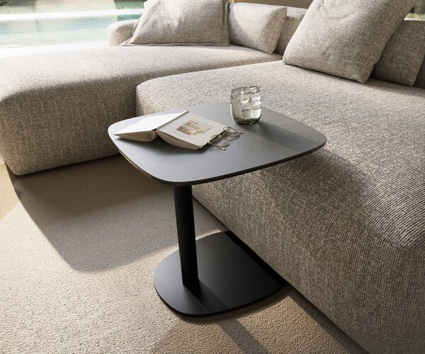 DELIFE Dohányzóasztal Edge hajóformájú 50x50 cm kerámia beton szürke eleny fém fekete