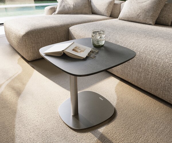 DELIFE Dohányzóasztal Edge hajóformájú 50x50 cm kerámia beton szürke eleny rozsdamentes acél szálcsiszolt