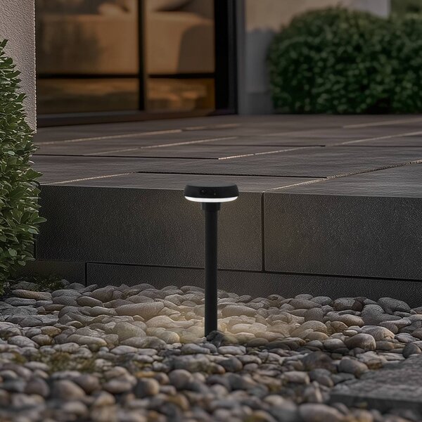 Lindby Solar LED földi tüskés lámpa Brinca, fekete, PC, érzékelő, Fekete, Műanyag, Modern