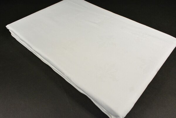 Fehér mintás asztalterítő 150x220 cm