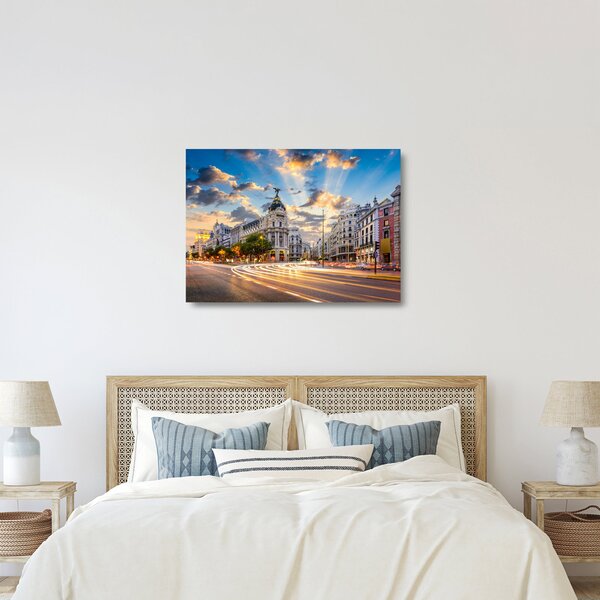 Kép - Calle Gran Vía, Madrid, Spanyolország (üvegen) (70x50 cm)