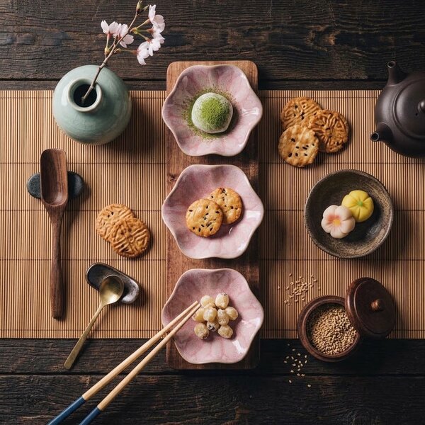 Sakura rózsaszín virág alkú sushi tál