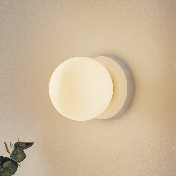EMIBIG LIGHTING Minerva K1 fali világítás, fehér, Ø 15 cm, üveg/fém, dimmelhető, Fehér / opál, Folyosó, fém