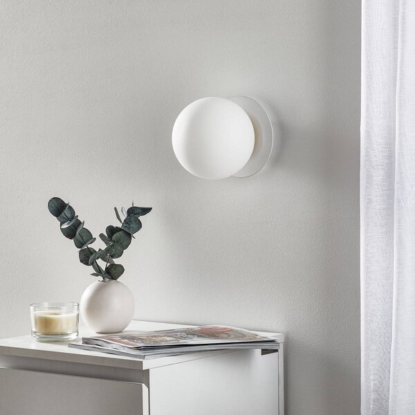 EMIBIG LIGHTING Minerva K1 fali világítás, fehér, Ø 15 cm, üveg/fém, dimmelhető, Fehér / opál, Folyosó, fém