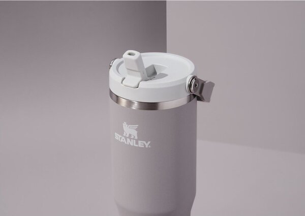 Világosszürke rozsdamentes acél termosz 600 ml IceFlow™ Flip Straw 2.0 Tumbler Ash – Stanley