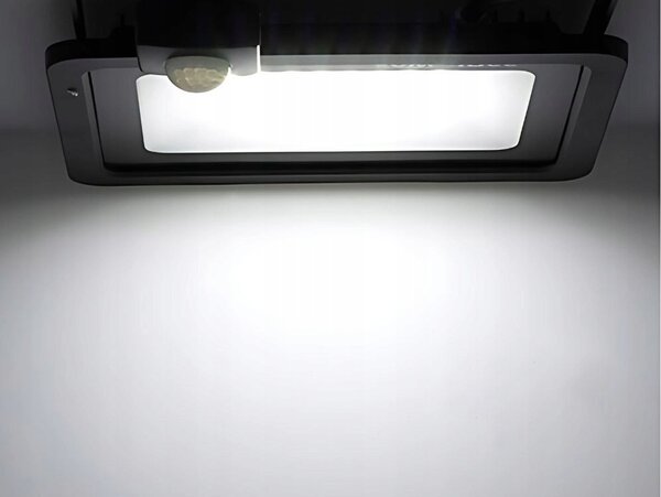 50 W kültéri LED reflektor mozgás- és szürkületérzékelővel, IP66
