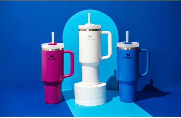 Fehér rozsdamentes acél termosz szívószállal 1,18 l Quencher H2.0 FlowState Tumbler Frost – Stanley