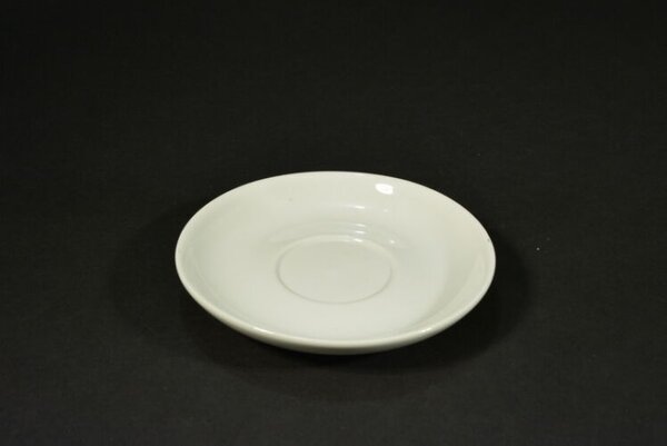 Fehér porcelán csésze alj 15 cm