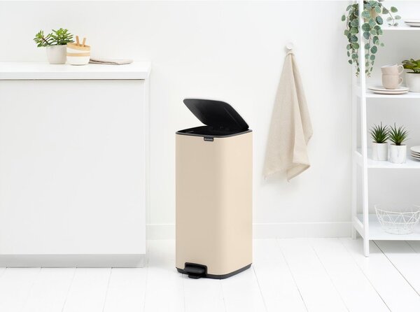 Bézs acél pedálos szemetes 30 l Bo – Brabantia