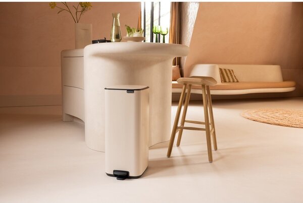 Bézs acél pedálos szemetes 30 l Bo – Brabantia