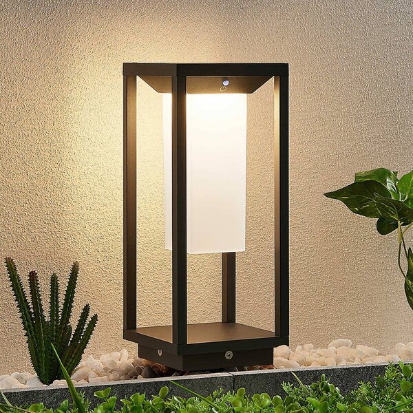 Lucande LED-es napelemes talapzatvilágítás Eliel, 34 cm, antracit, IP54, Fekete, Üveg, Modern