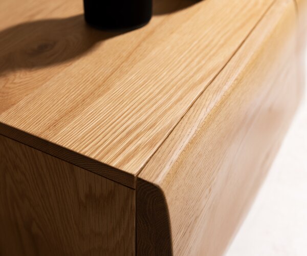 DELIFE Komód New Live-Edge 145 cm tölgy természetes 3 ajtós fém fekete vékony lábazattal