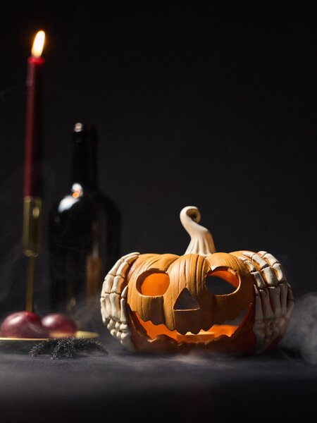 Sinsay - Halloween gyertyatartó LED gyertyákhoz tök formában csontvázkezekkel - narancs