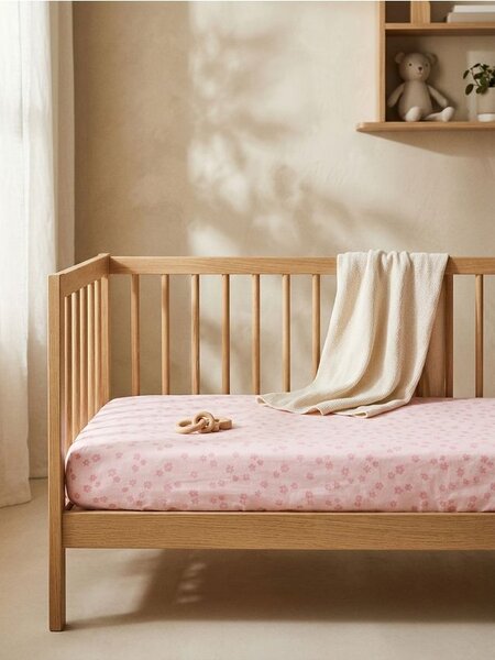 Sinsay - Pamut fitted lepedő virágmintával - pasztellpink