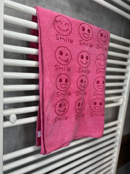 Gyorsan száradó törülköző Smiley rózsaszín A törülközők mérete: 35x75 cm