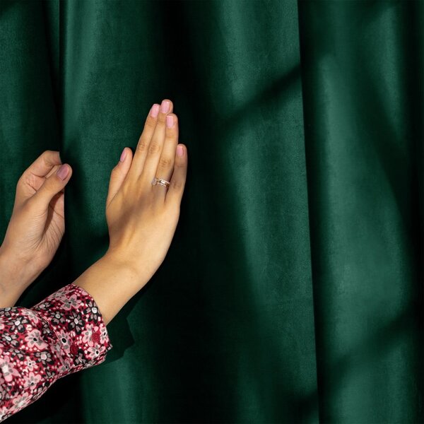 Sötétzöld bársony dimout (részleges sötétítő) függöny 140x245 cm Eyelets – Restilo