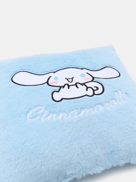 Sinsay - Műszőrme párna Cinnamoroll - halványkék