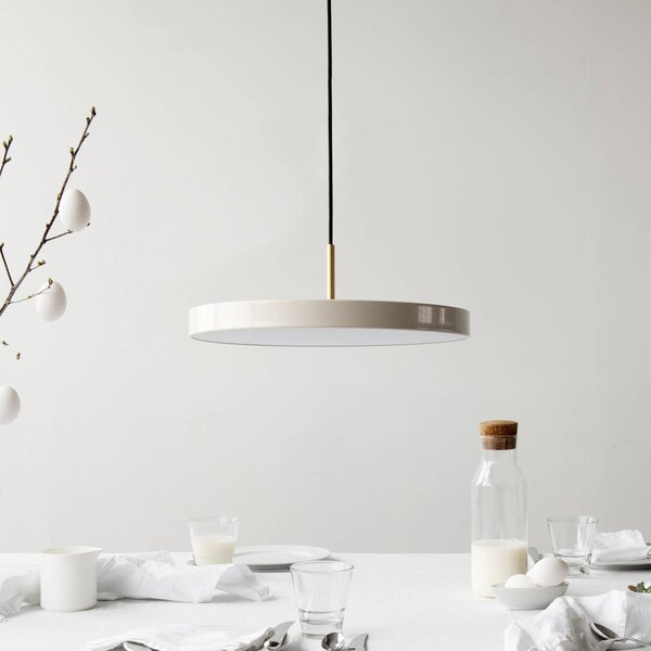 UMAGE LED lógó lámpa Asteria Medium gyöngyház/sárgaréz Ø 43 cm, dimmelhető, Krém / borostyánsárga, Nappali / Étkező, Alumínium, Dizájn