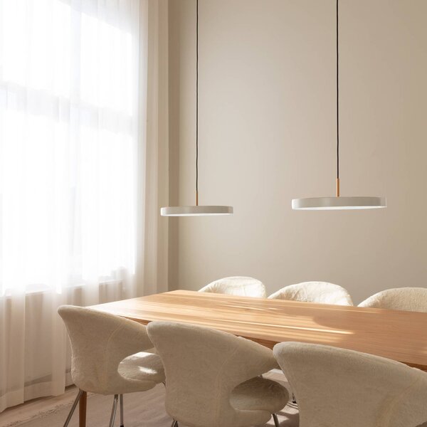 UMAGE LED lógó lámpa Asteria Medium gyöngyház/sárgaréz Ø 43 cm, dimmelhető, Krém / borostyánsárga, Nappali / Étkező, Alumínium, Dizájn