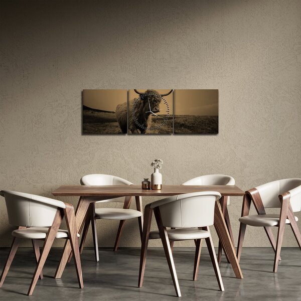 Kép - Skót tehén menekül (órával) (90x30 cm)