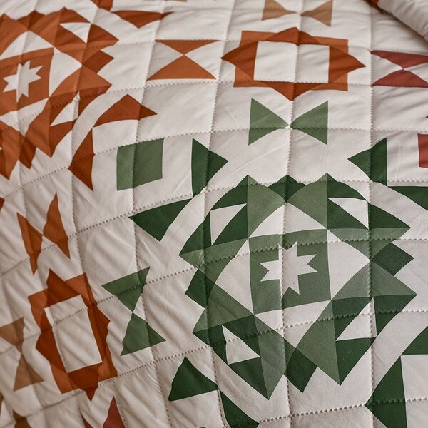 Bézs steppelt ágytakaró 220x230 cm Autumn Patchwork Geo – Catherine Lansfield