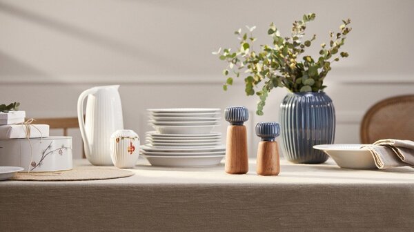 Hammershoi tölgyfa fűszerőrlő, antracitszürke porcelán részletekkel, magasság 17,5 cm - Kähler Design