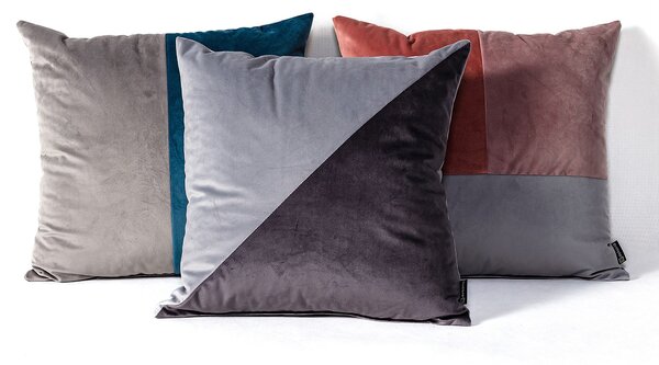 Kétszínű patchwork párna szürke és grafit színekben, négyzet alakú