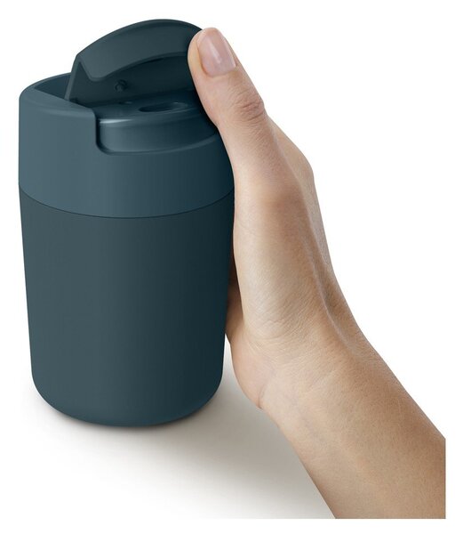 Sötétkék utazóbögre 340 ml Sipp – Joseph Joseph