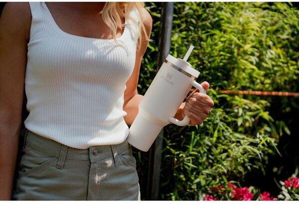 Világos rózsaszín rozsdamentes acél termosz szívószállal 1,18 l Quencher H2.0 FlowState Tumbler Rose Quartz – Stanley