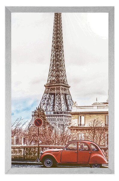 Az Eiffel-torony plakátképe a párizsi utcáról