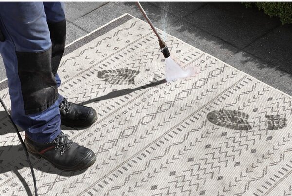 Kuba szürke-krémszínű kültéri szőnyeg, 250 x 80 cm - NORTHRUGS