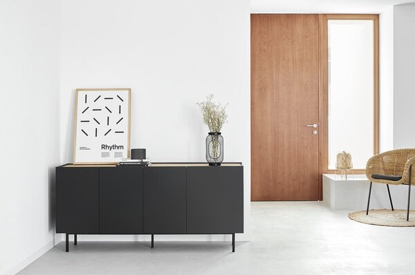 Fekete alacsony komód tölgyfa dekorral 165x78 cm Arista – Teulat