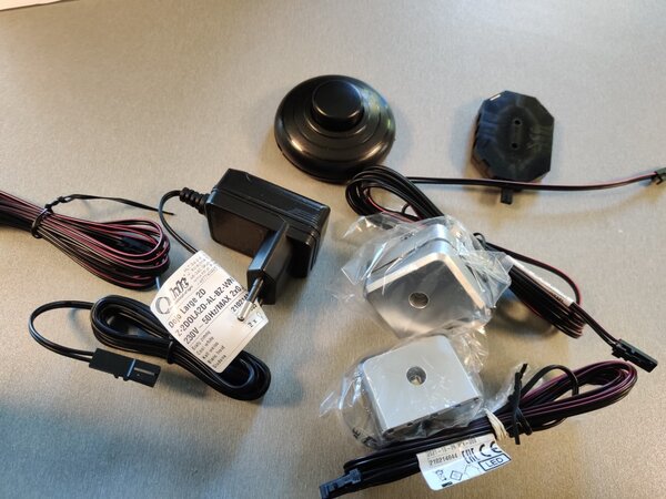 Fehér LED clips üvegpolchoz (2db)