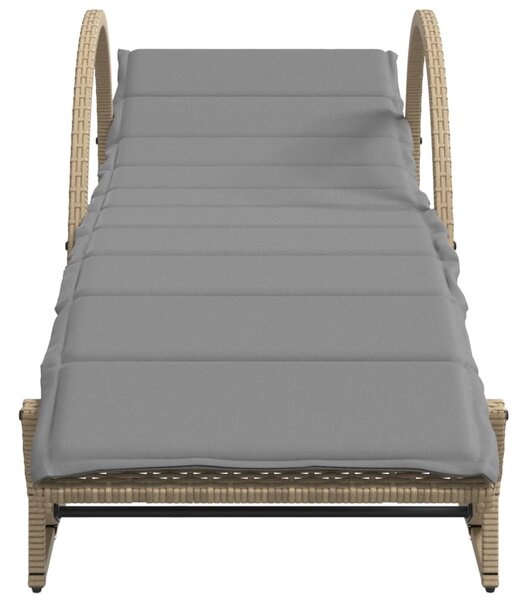 2 db bézs polyrattan napozóágy asztallal