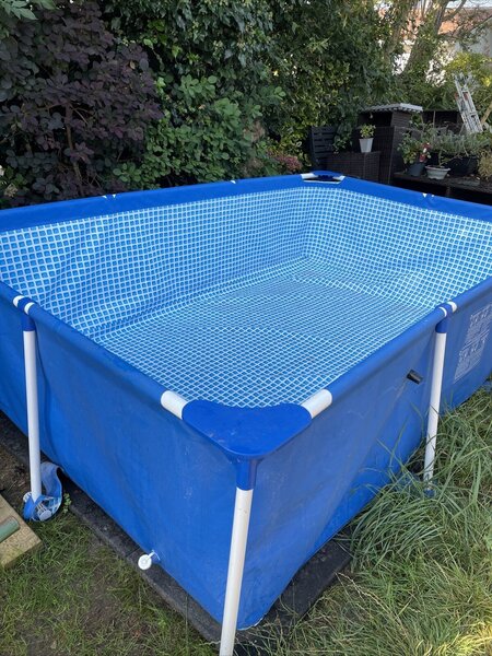 Intex fémvázas medence, 260x160x65 cm, 2 300 liter